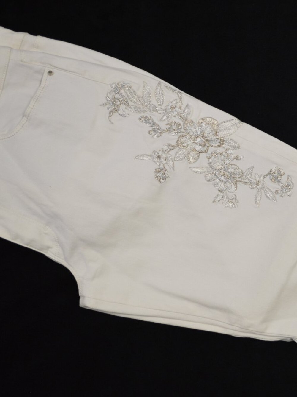 Women’s White House Black Market Floral Skinny Crop Pants